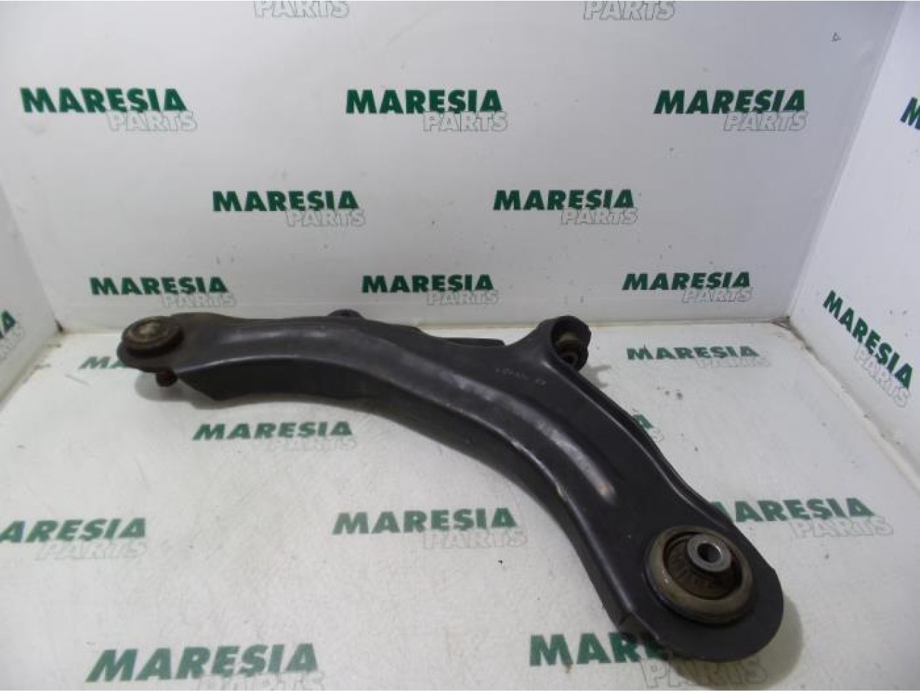 Renault - Megane Scenic - Front lower wishbone, right