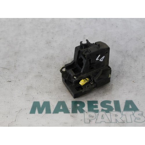 Renault - Megane Scenic - Rear door lock mechanism 4-door, left