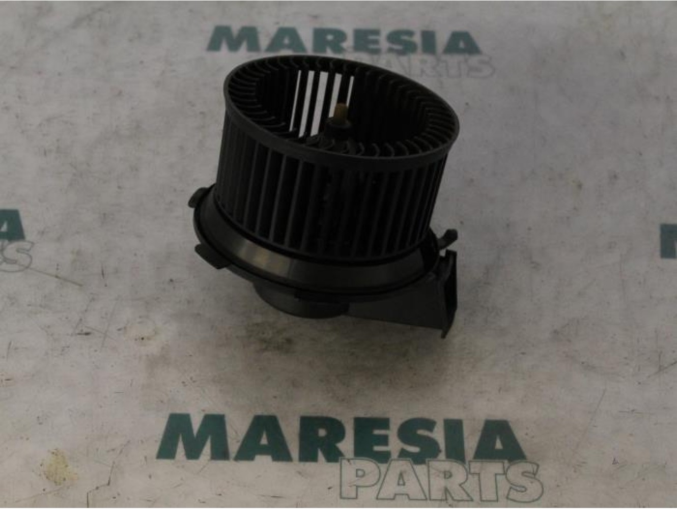 Peugeot - 206 - Heating and ventilation fan motor