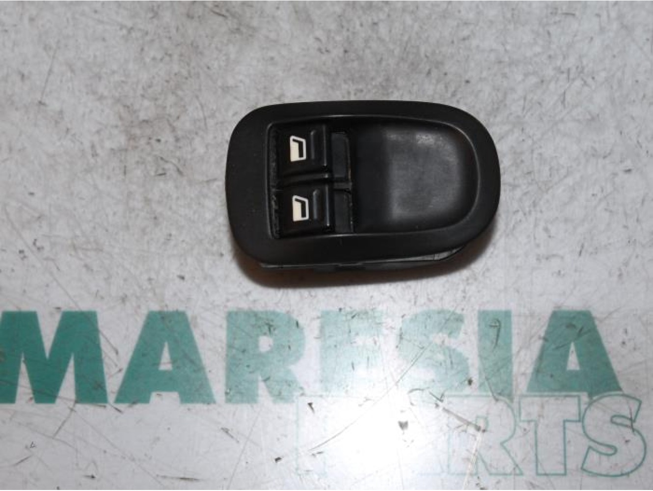 Peugeot - 206 - Multi-functional window switch