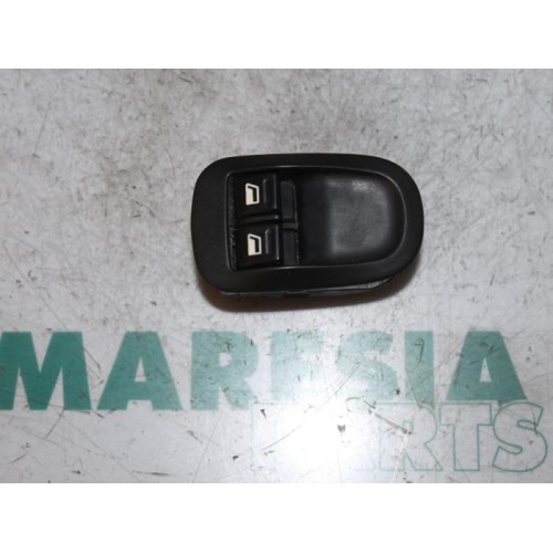 Peugeot - 206 - Multi-functional window switch