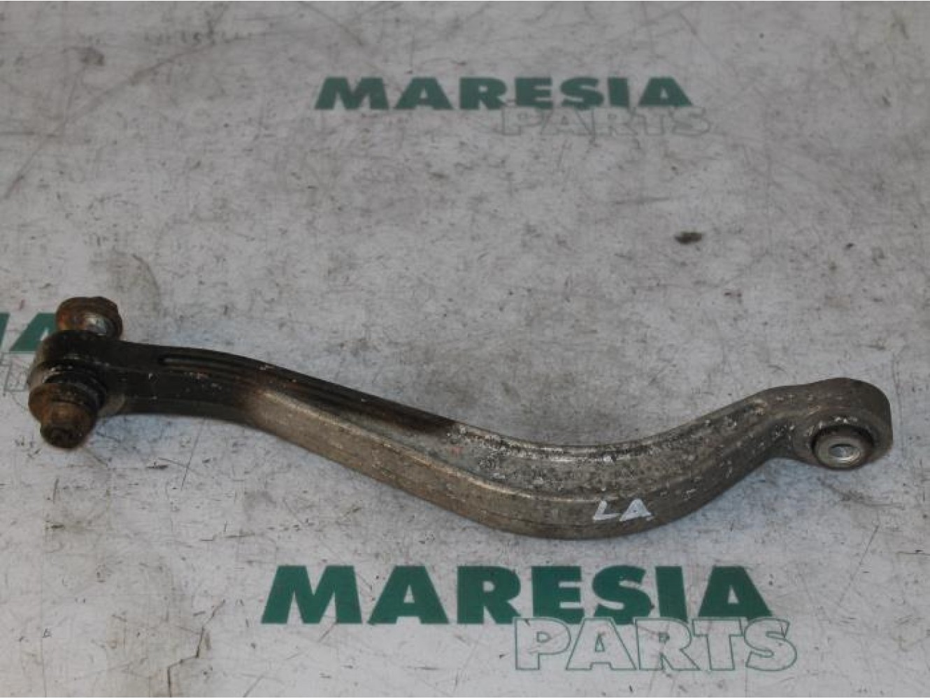 Lancia - Thesis - Draagarm onder links-achter
