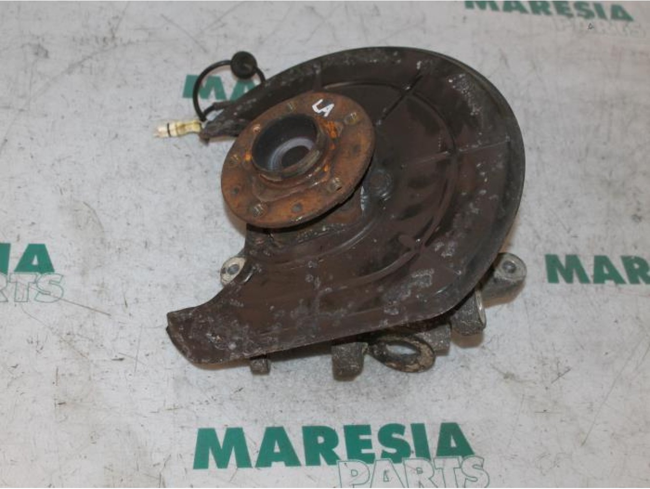 Lancia - Thesis - Achsschenkel links hinten