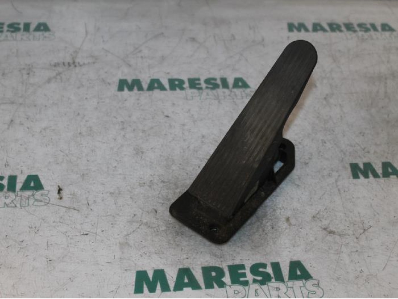 Lancia - Thesis - Throttle pedal position sensor