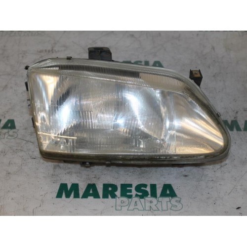 Renault - Megane Scenic - Phare droit