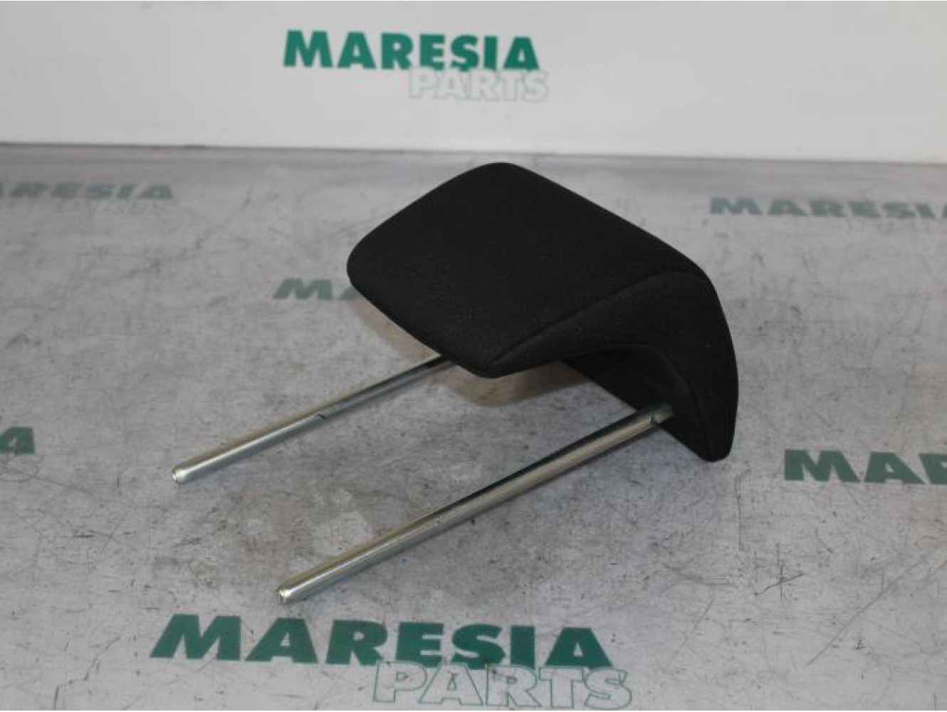 Fiat - Punto - Headrest