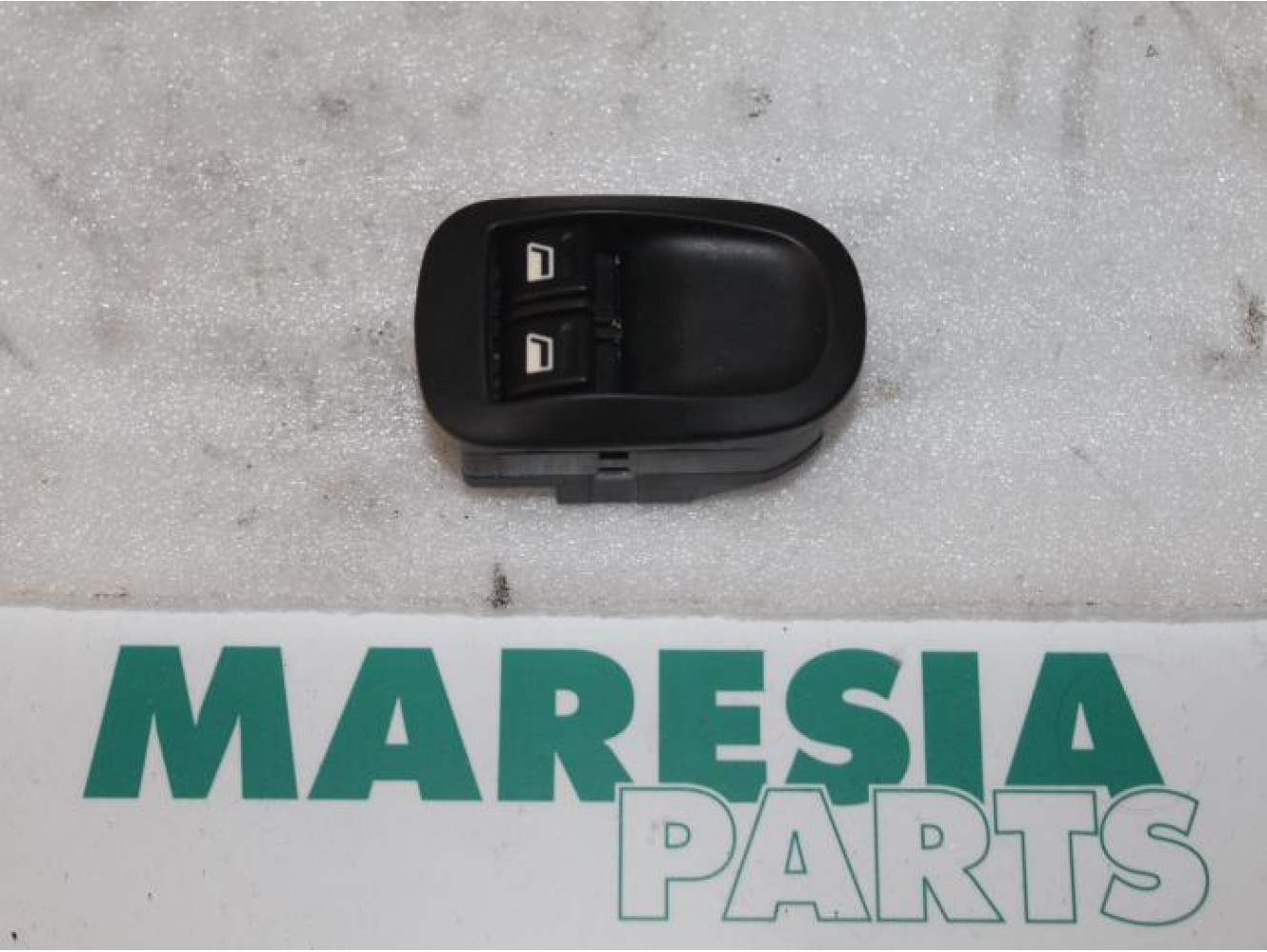 Peugeot - 206 - Multi-functional window switch