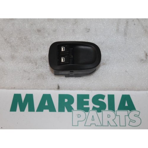 Peugeot - 206 - Multi-functional window switch