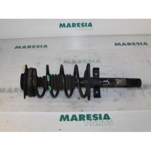 Renault - Megane - Front shock absorber rod, right