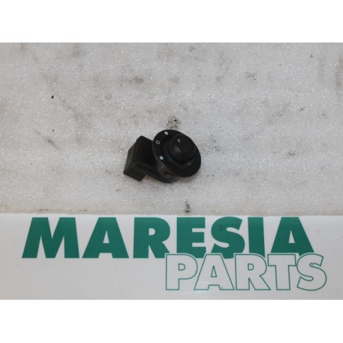 Renault - Megane - Mirror switch