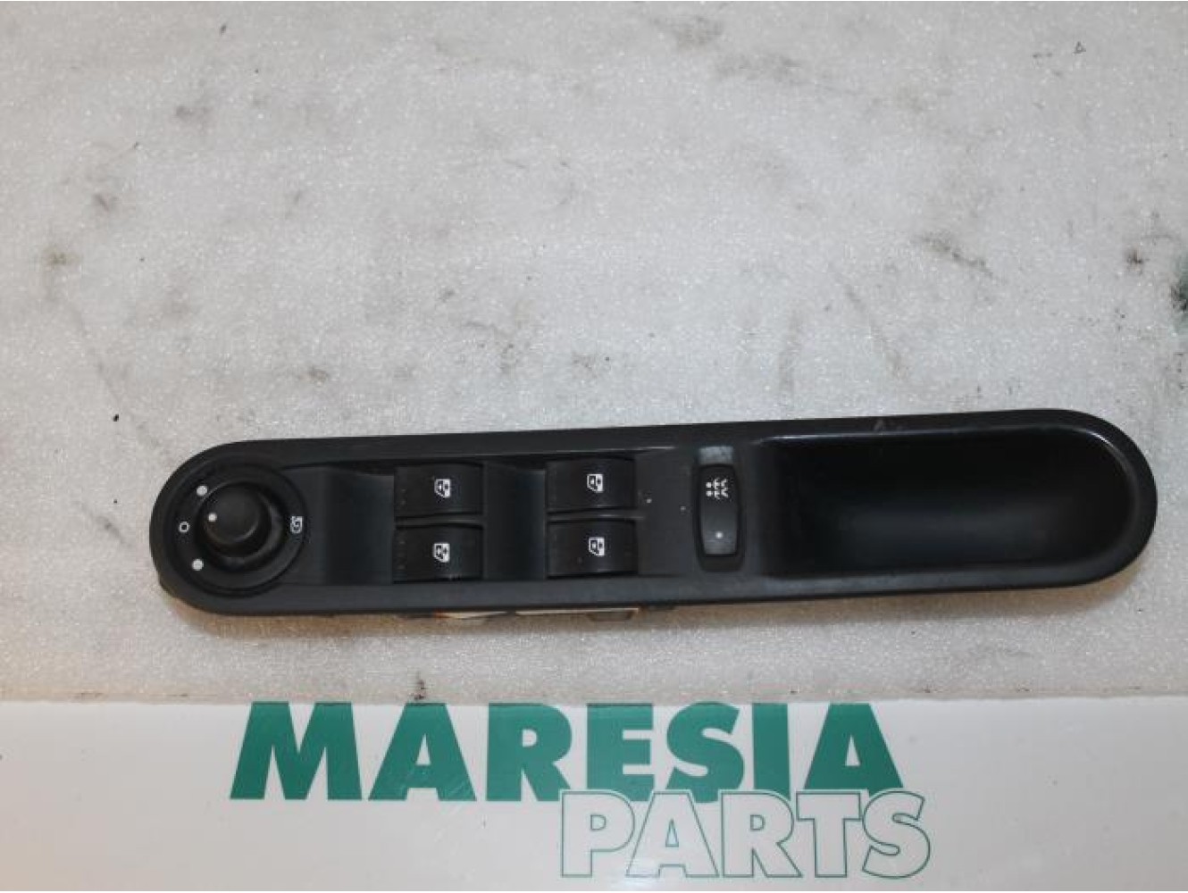 Renault - Espace - Multi-functional window switch
