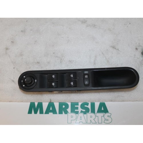 Renault - Espace - Multi-functional window switch