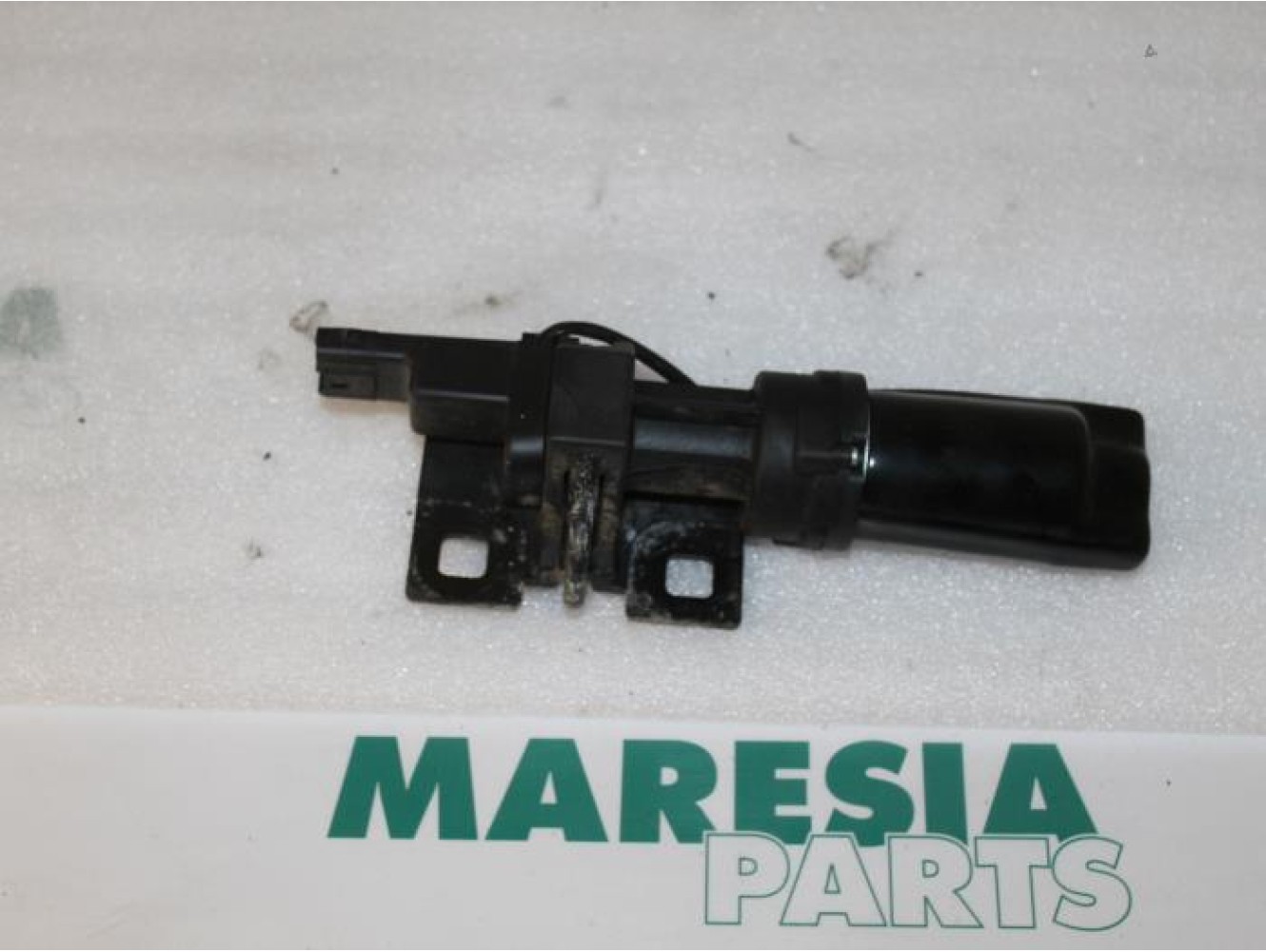 Renault - Vel Satis - Tailgate lock mechanism
