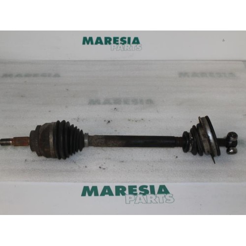 Renault - Megane - Aandrijfas links-voor