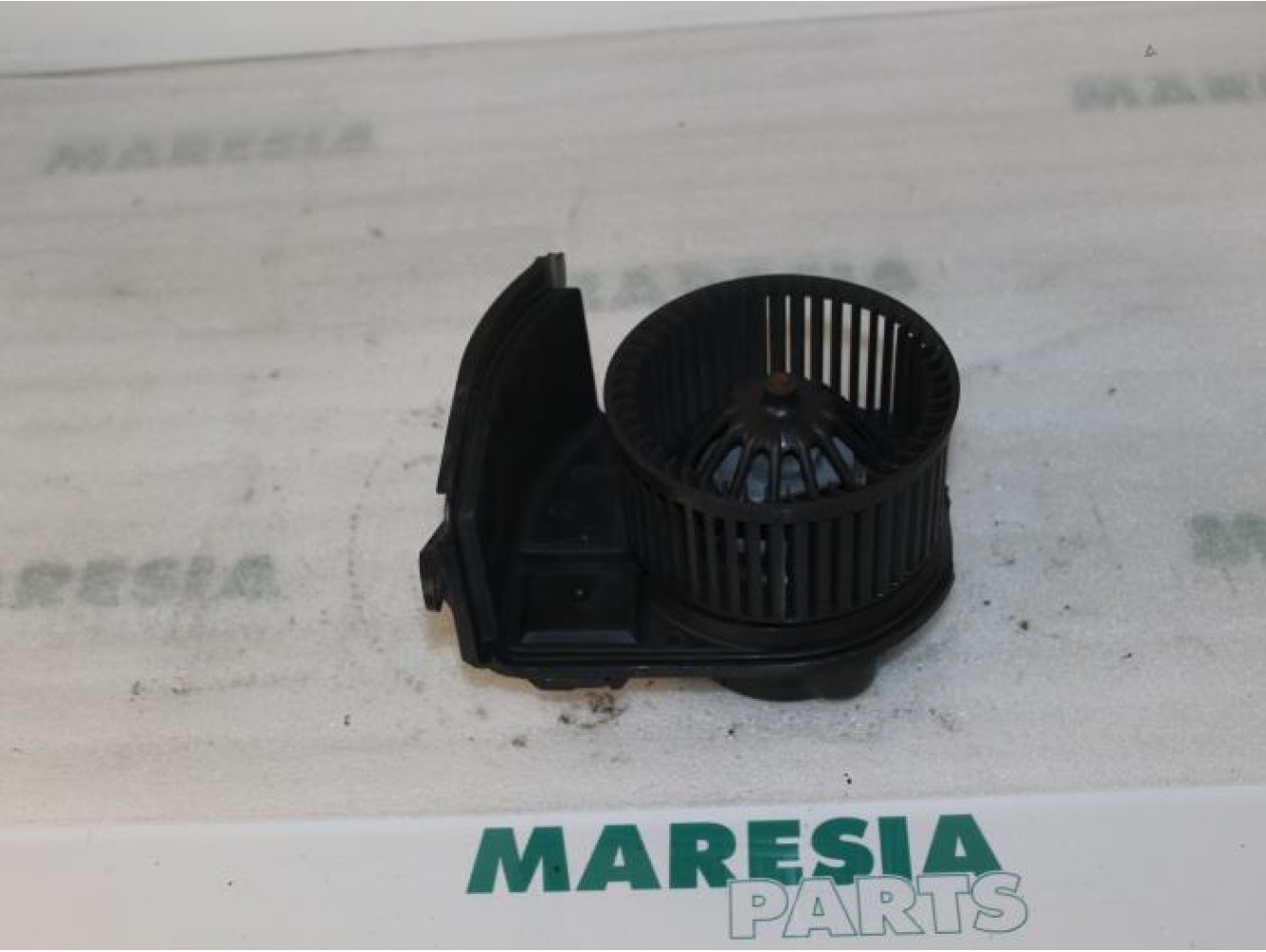 Renault - Clio - Heating and ventilation fan motor