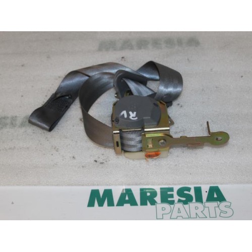 Renault - Clio - Front seatbelt, right