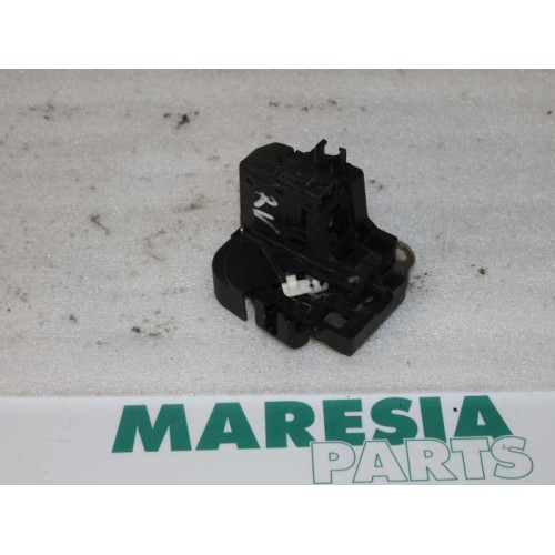 Renault - Clio - Door lock mechanism 2-door, right