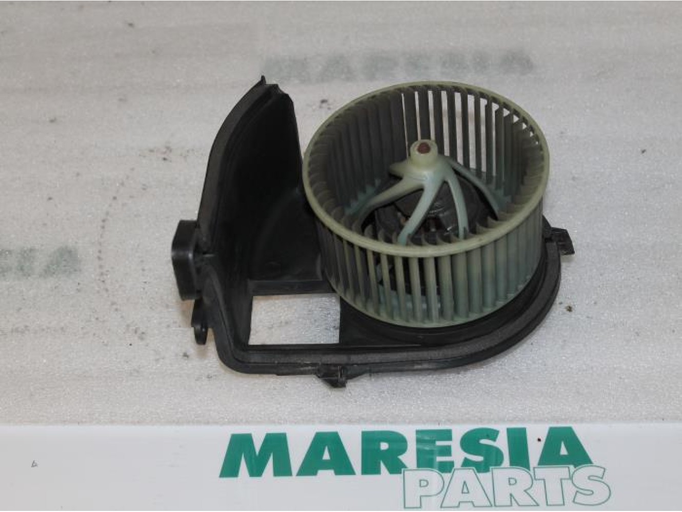 Renault - Clio - Heating and ventilation fan motor