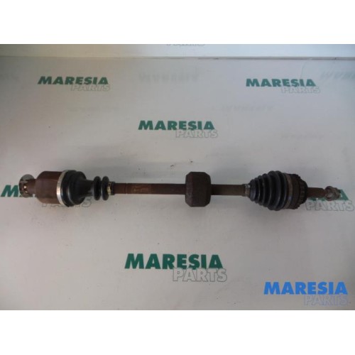 Renault - Clio - Front drive shaft, right
