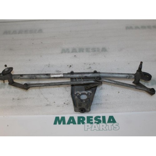 Renault - Clio - Wiper mechanism
