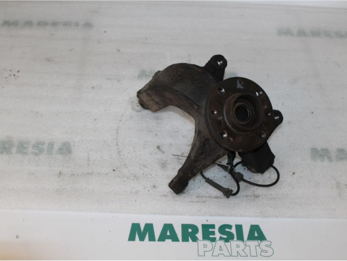 Renault - Megane - Knuckle, front right