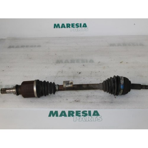 Renault - Megane Scenic - Front drive shaft, left