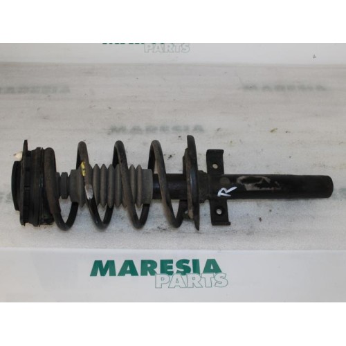 Renault - Megane Scenic - Front shock absorber rod, right