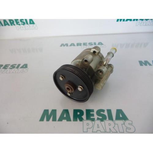 Renault - Megane Scenic - Power steering pump