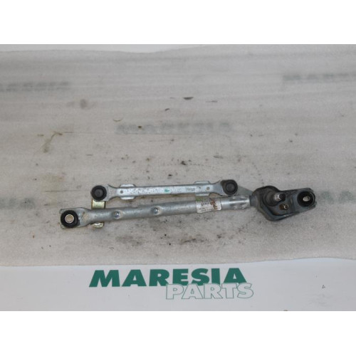 Peugeot - 107 - Wiper mechanism