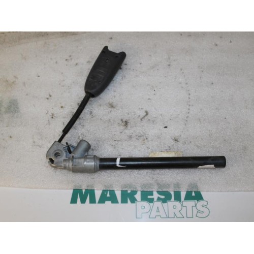 Renault - Megane - Gordelspanner links