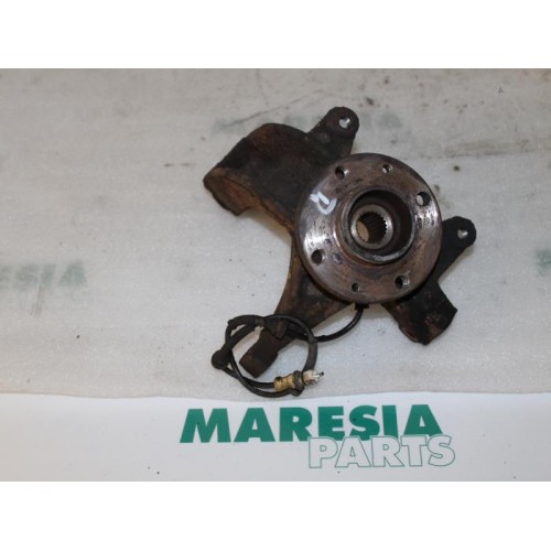 Renault - Megane - Knuckle, front right