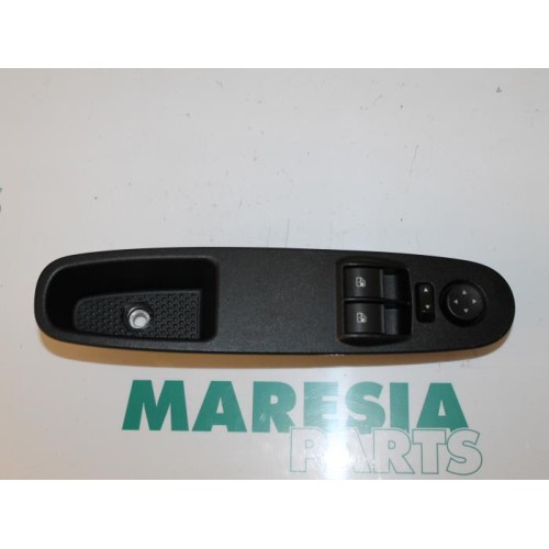 Fiat - Punto - Multi-functional window switch