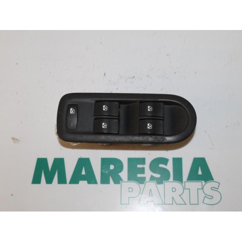 Renault - Megane Scenic - Multi-functional window switch