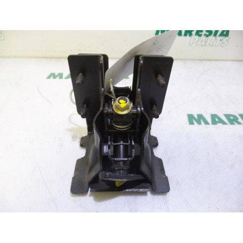 Citroen - Pluriel - Tailgate hinge
