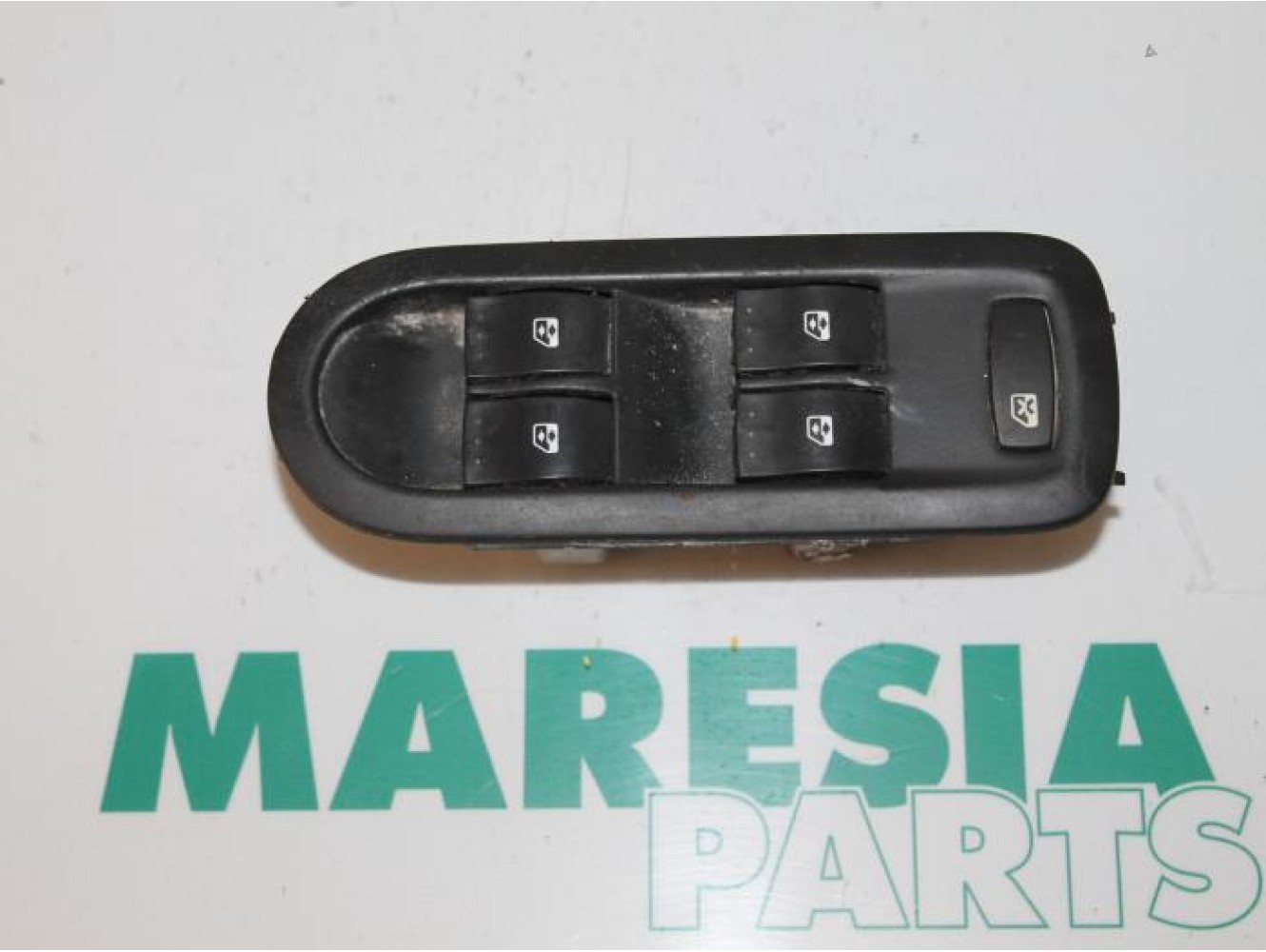 Renault - Megane Scenic - Multi-functional window switch