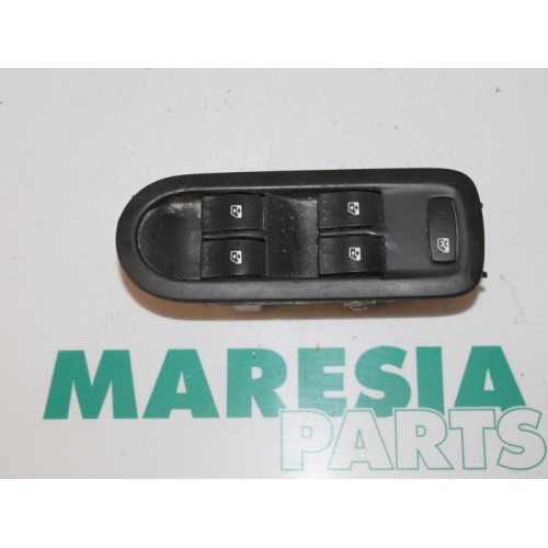 Renault - Megane Scenic - Multi-functional window switch