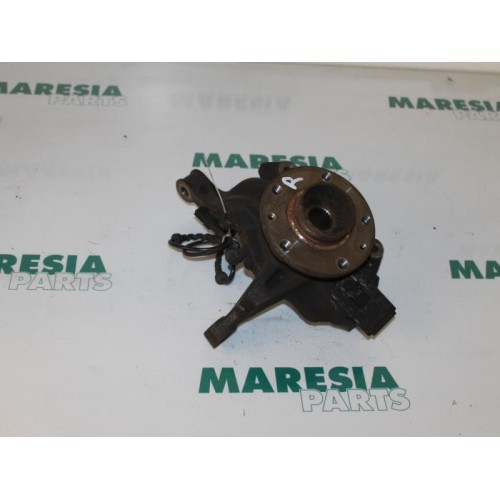 Renault - Megane - Knuckle, front right