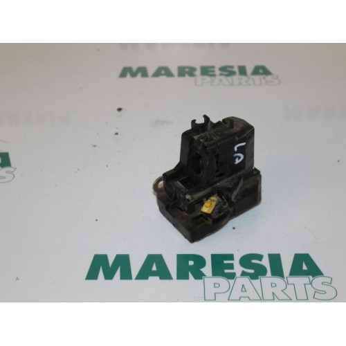 Renault - Megane Scenic - Rear door lock mechanism 4-door, left