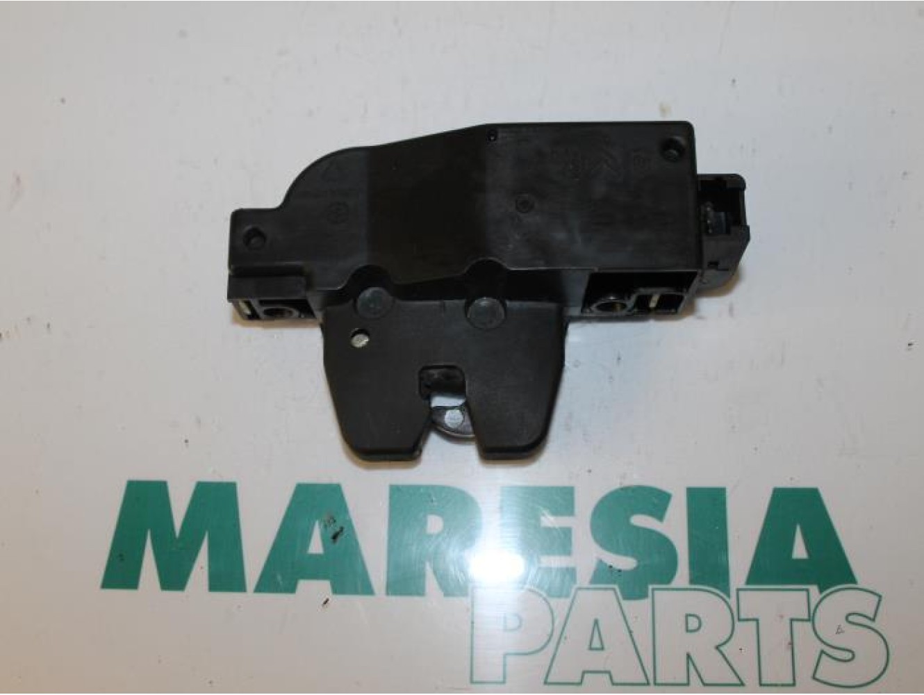 Peugeot - 307 - Tailgate lock mechanism