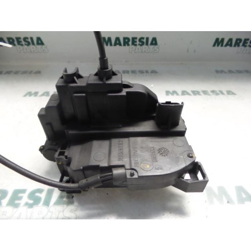 Renault - Megane - Front door lock mechanism 4-door, right