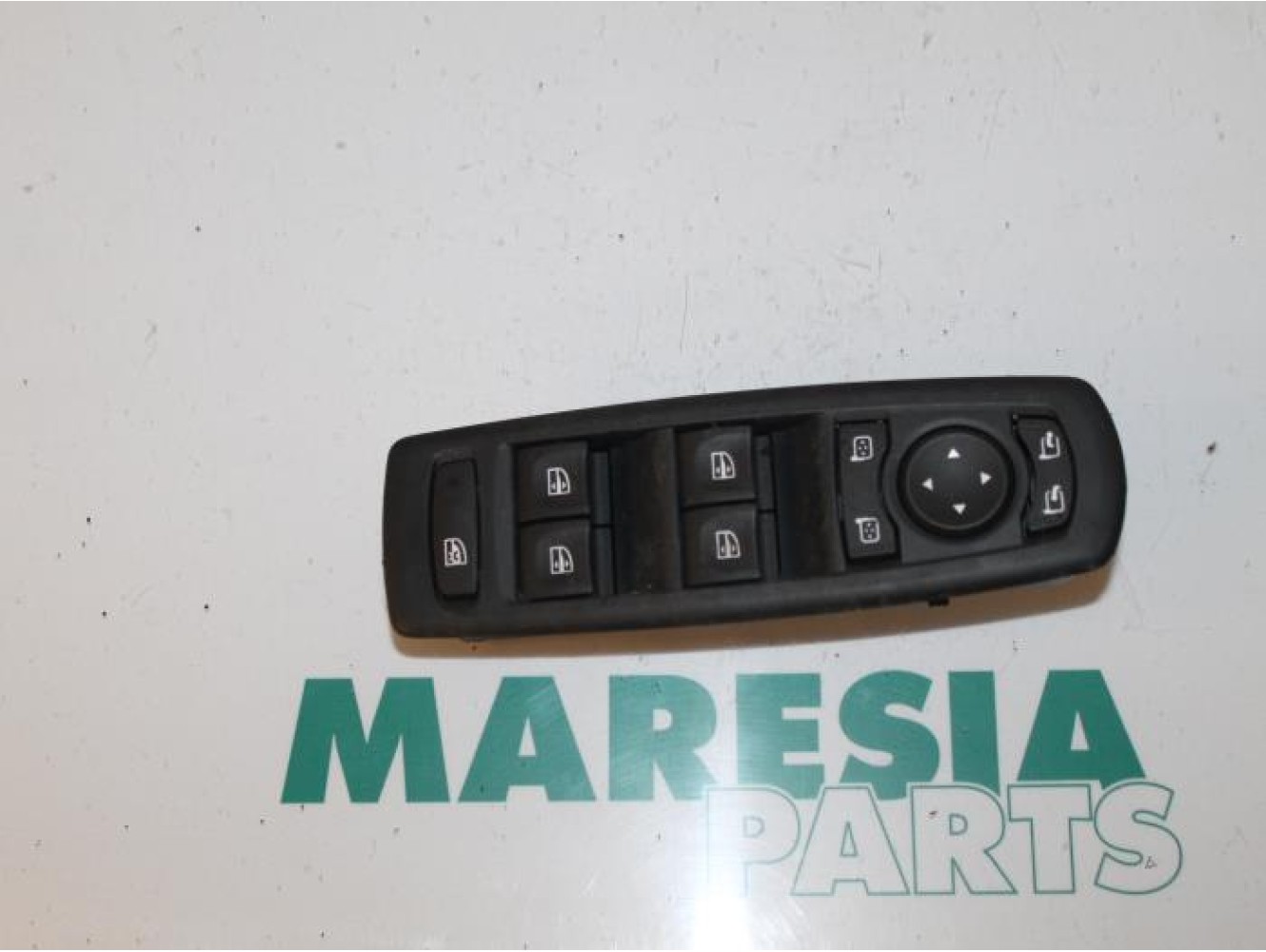 Renault - Megane - Multi-functional window switch