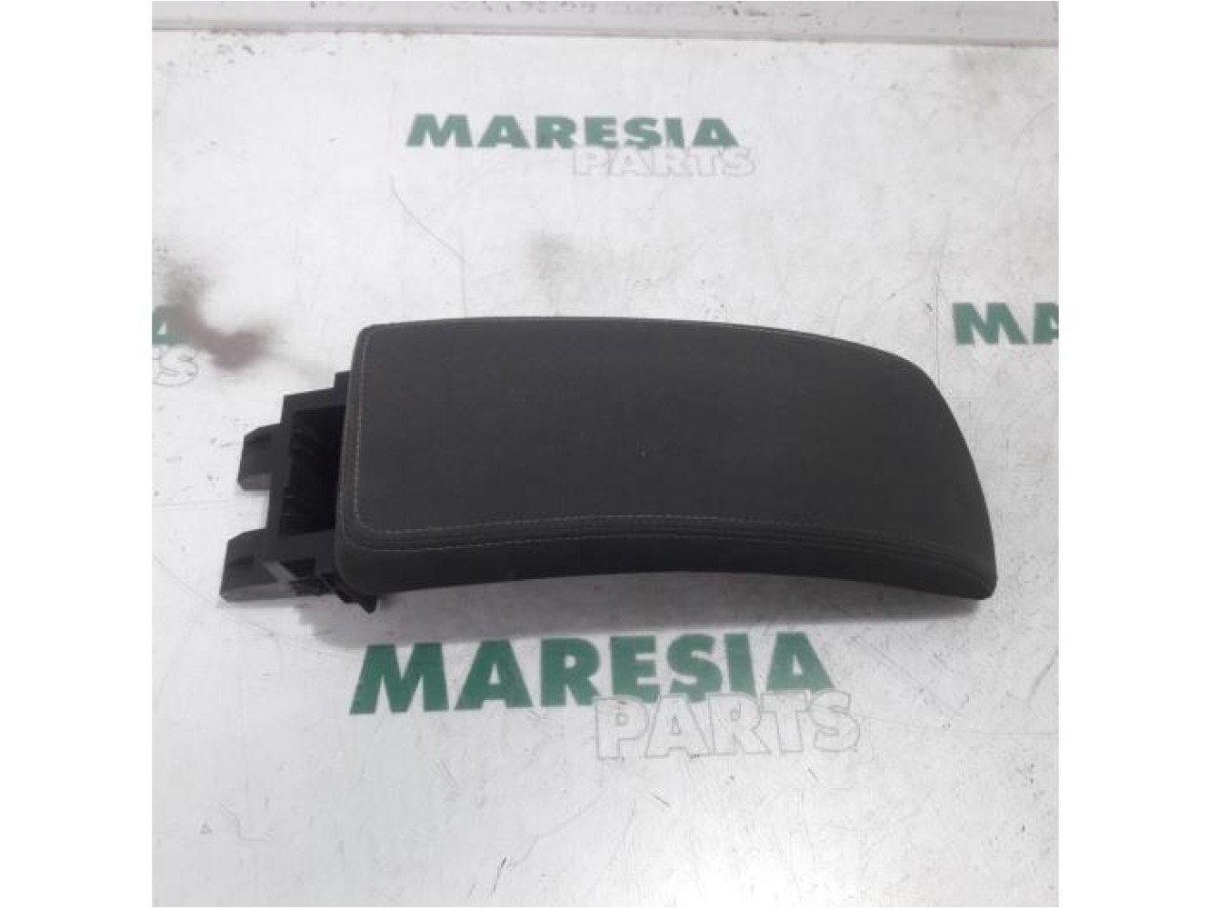 Renault - Megane - Armrest