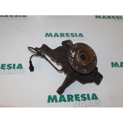 Renault - Megane - Knuckle, front right