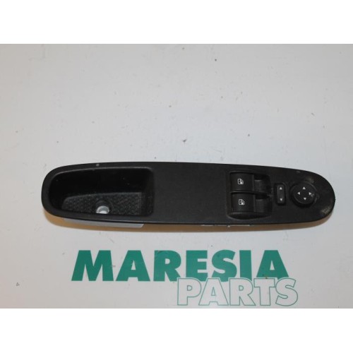 Fiat - Punto - Multi-functional window switch