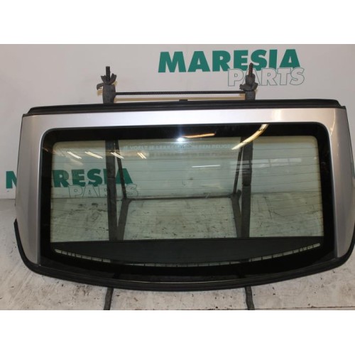 Peugeot - 206 - Rear window