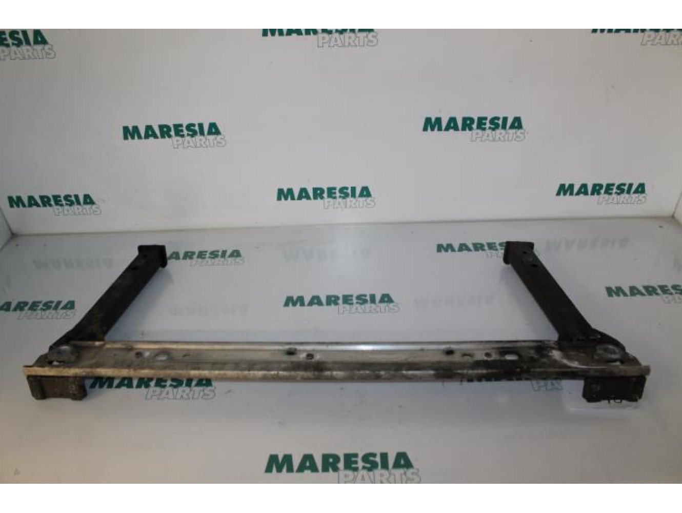 Renault - Megane - Radiator bar