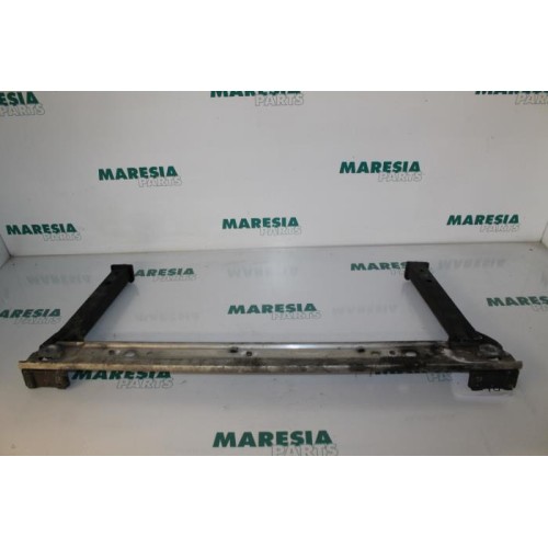Renault - Megane - Radiator bar