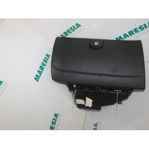 Peugeot - 407 - Glovebox