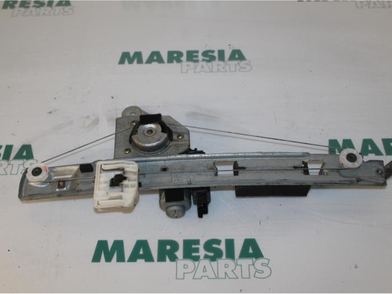 Renault - Megane - Rear door window mechanism 4-door, right