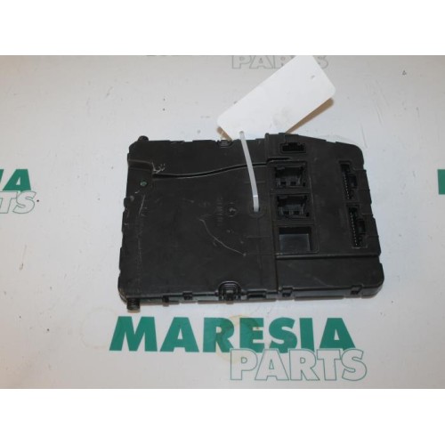 Renault - Megane Scenic - Fuse box
